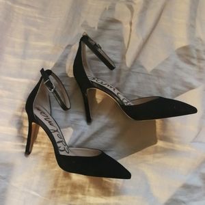NWOT Point toe ankle strap suede pumps